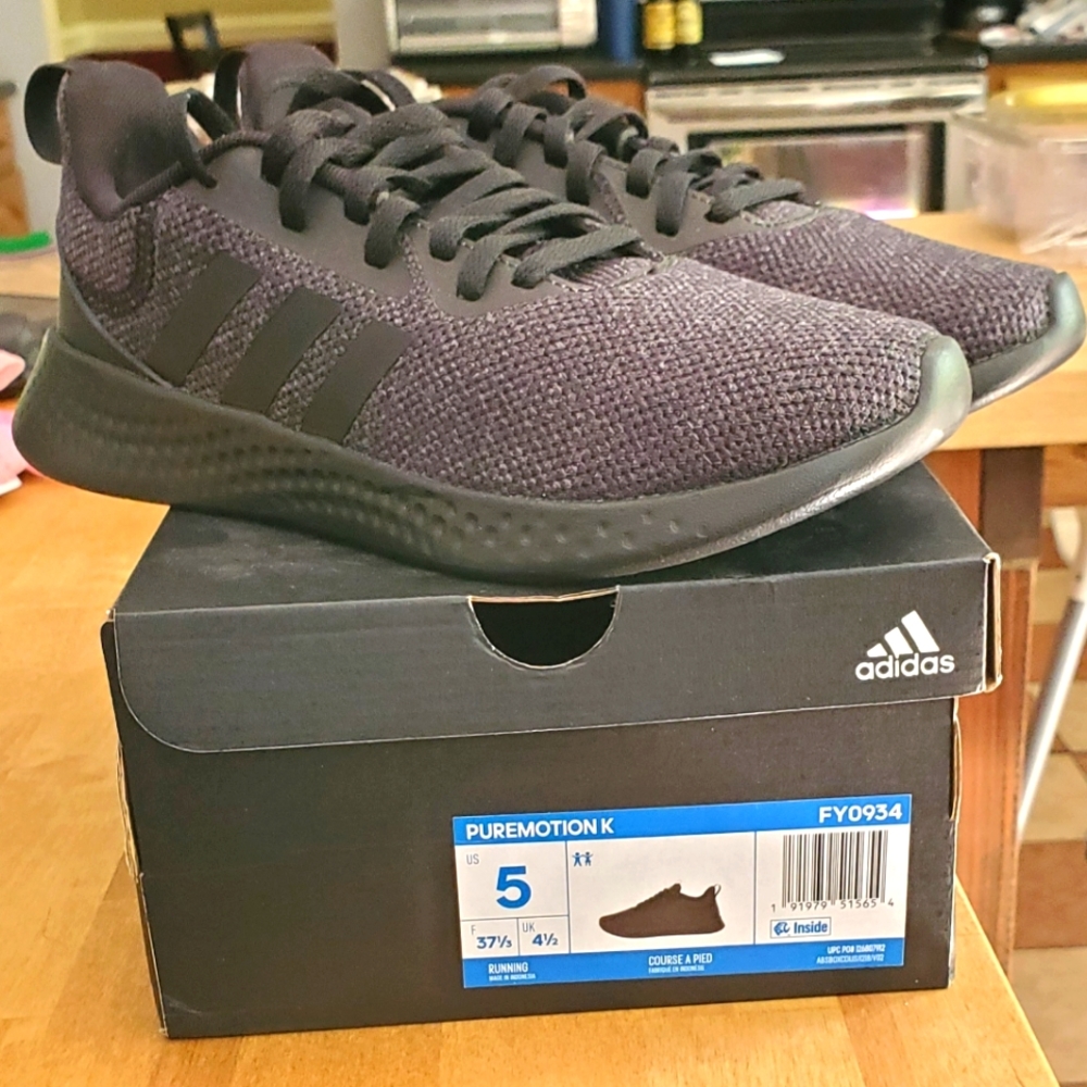 Addias Puremotion Boys Size 5